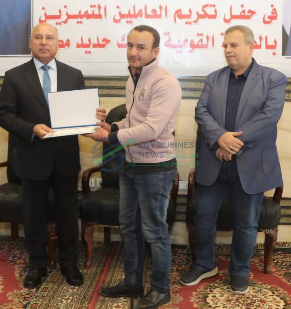 وزير النقل يكرّم 16 من العاملين بالسكة الحديد لإنقاذهم أرواح المواطنين ومنع حوادث محققة - إيجي بيزنس 372 f67d1b - إيجي بيزنس